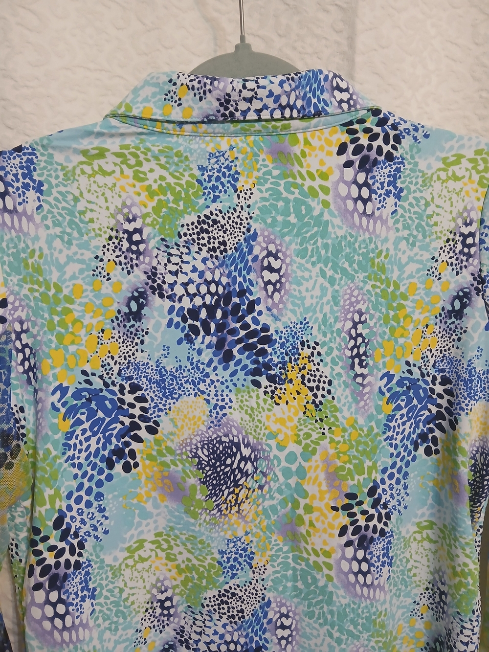 IBKUL Long-Sleeve Collared Performance Top in Multi Blue Green - Picture 6 of 7